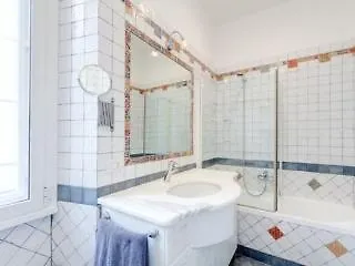 Domus Flaviae 4*